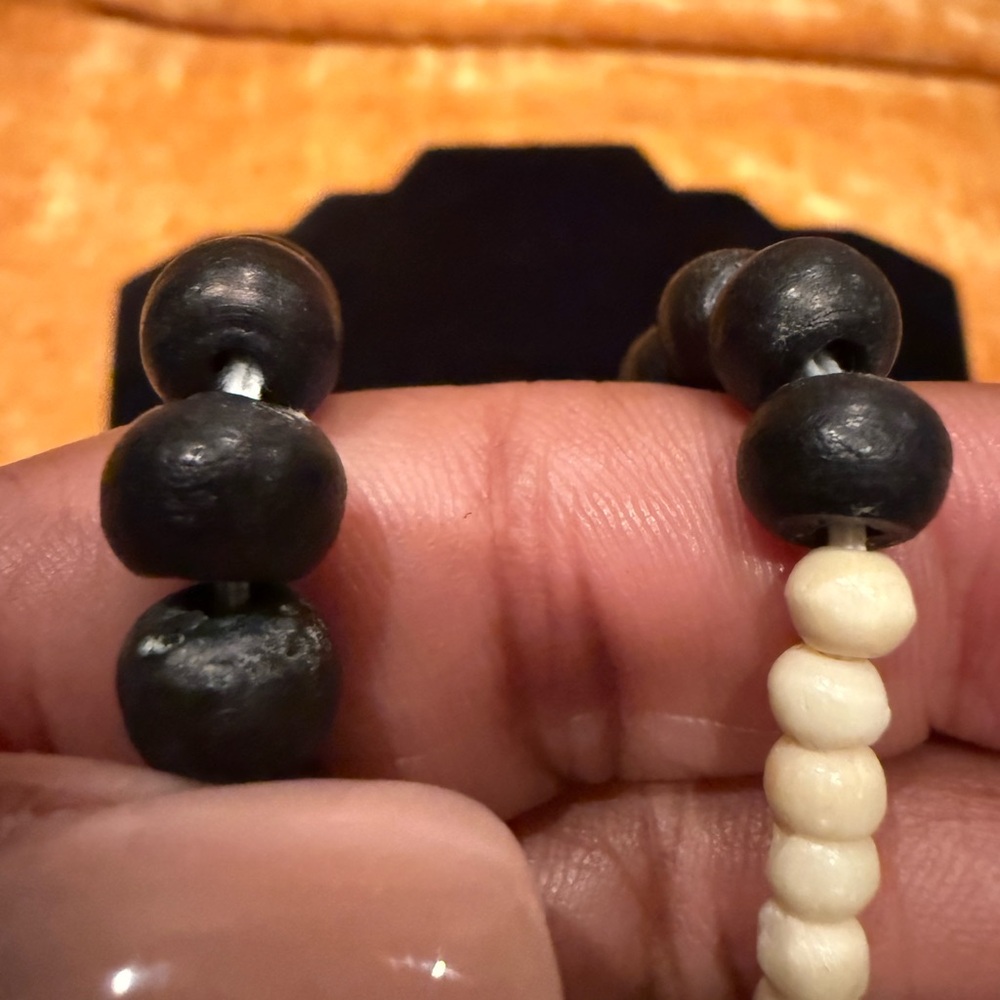 Black and Cream Beaded Necklace - Picture 8 of 11